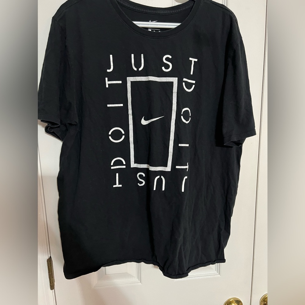 Nike Mens X-Large Tshirt